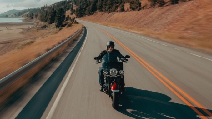 Kerniger Premium-Cruiser: die Harley-Davidson Heritage Classic kombiniert authentischen Vintage-Charme mit moderner Technik Foto: Harley-Davidson