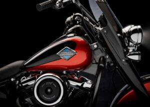 Harley hat einen Milwaukee-Eight 117-Motor in den tiefgelegten Rahmen gepackt und ihn mit einer leistungsoptimierten 2-in-1-Auspuffanlage kombiniert, die die Heritage Classic zu einem echten Kraftpaket macht Foto: Harley-Davidson