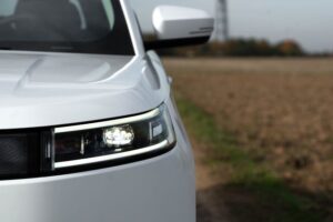 Der Fünftürer ist ein rein elektrischer Fronttriebler, der u. a. V2L serienmäßig für die mobile Stromversorgung von externen Geräten mit bis zu 3,3 kW mit an Bord hat
